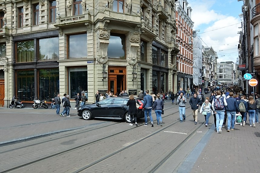 Leidsestraat evenzijde tussen Keizers- en Herengracht