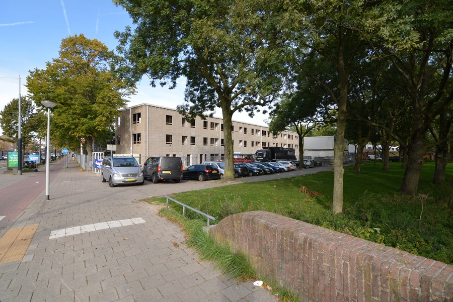 Johannes Poststraat vanaf burgemeester de Vlugtlaan