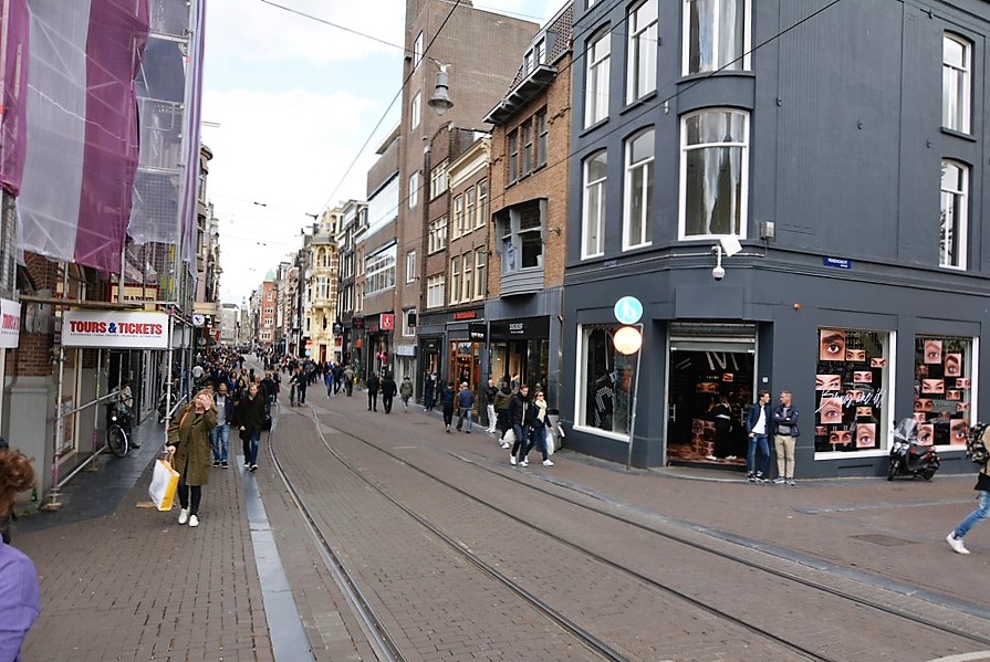 Leidsestraat onevenzijde tussen Prinsengracht en Kerkstraat