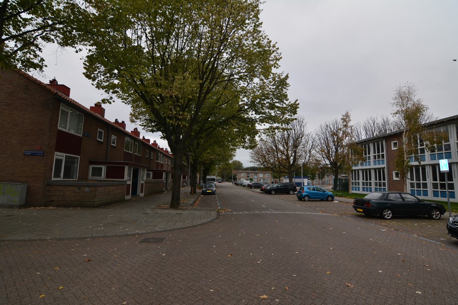 Louis Couperusstraat vanaf Frederik van Eedenstraat