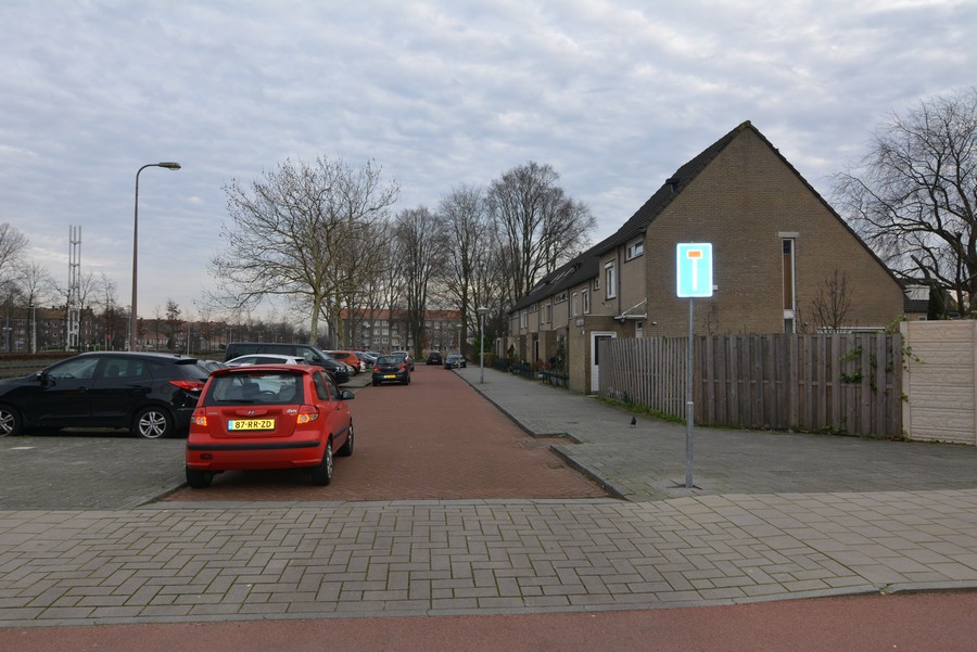 Nicolaas Ruyschaverstraat vanaf dr H. Colijnstraat-1