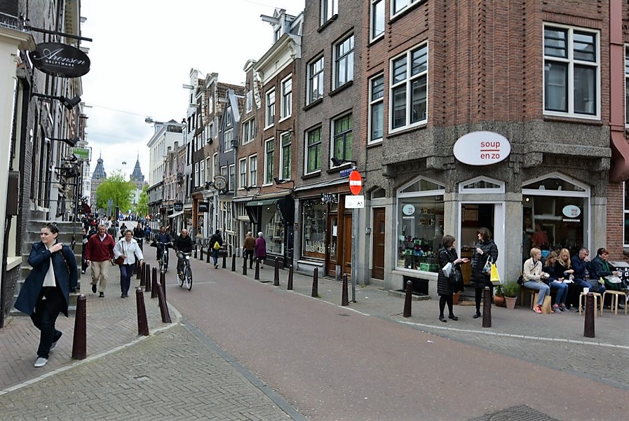 Nieuwe Spiegelstraat evenzijde tussen Kerkstraat en Prinsengracht