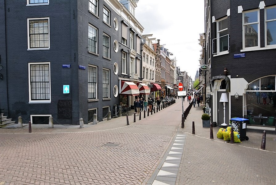 Nieuwe Spiegelstraat oneven zijde tussen Keizersgracht en Kerkstraat