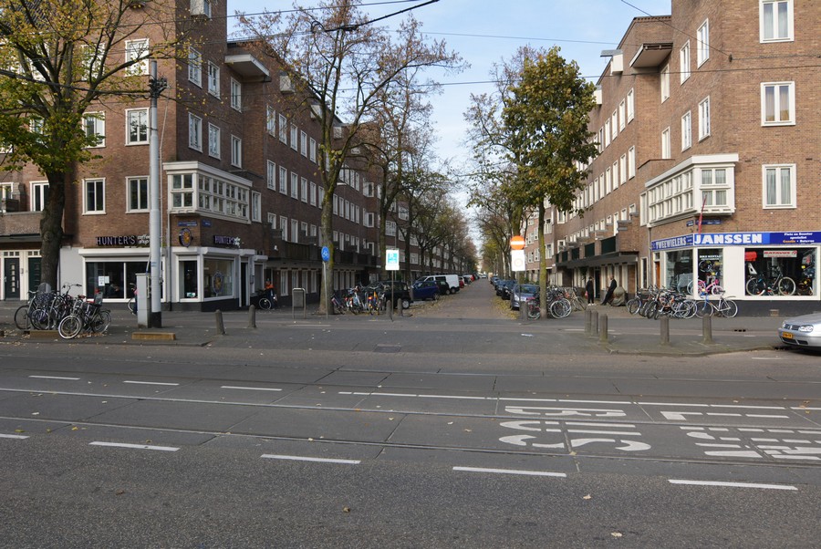 Orteliusstraat vanaf Jan Evertsenstraat