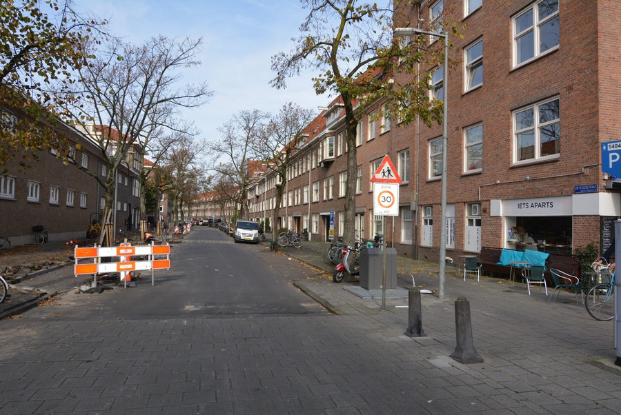 Orteliusstraat vanaf Postjesweg