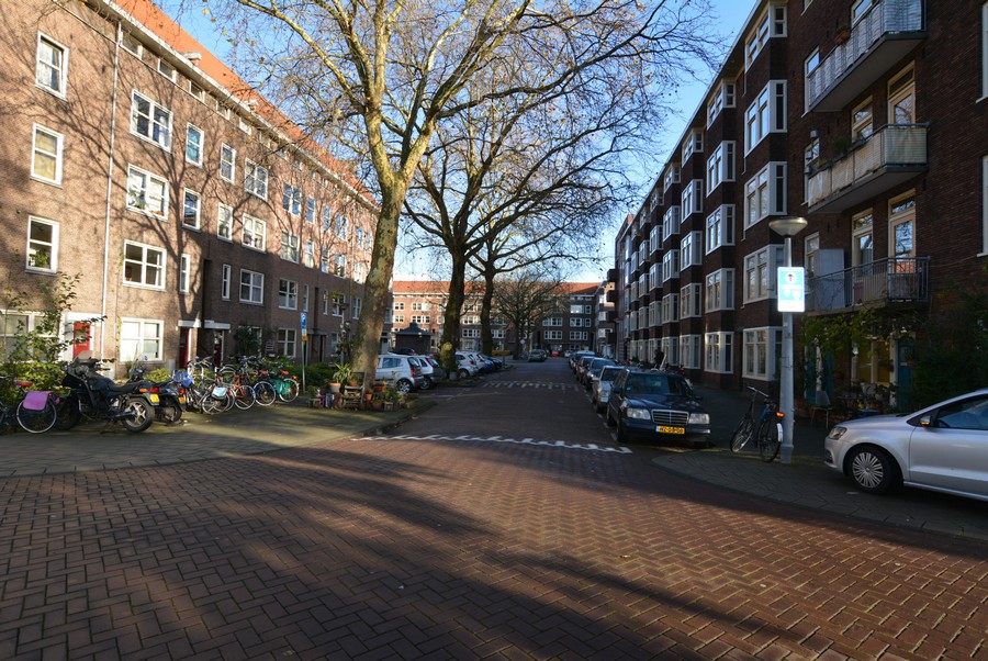 Pieter van der Doesstraat vanaf Admiralengracht-2