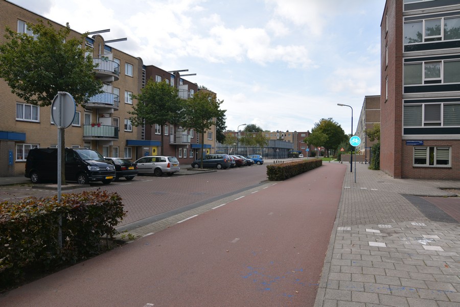 Roosje Vosstraat vanaf Lederambachtstraat