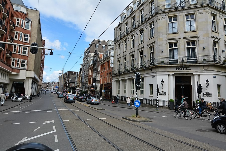 Vijzelstraat onevenzijde tussen Herengracht en Muntplein