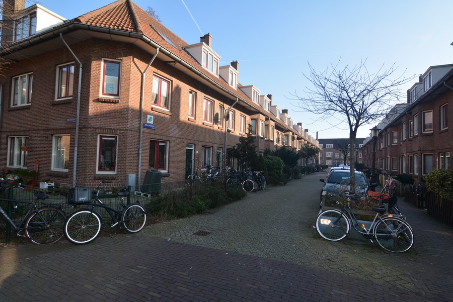 Zwaluwstraat vanaf Eksterstraat-1