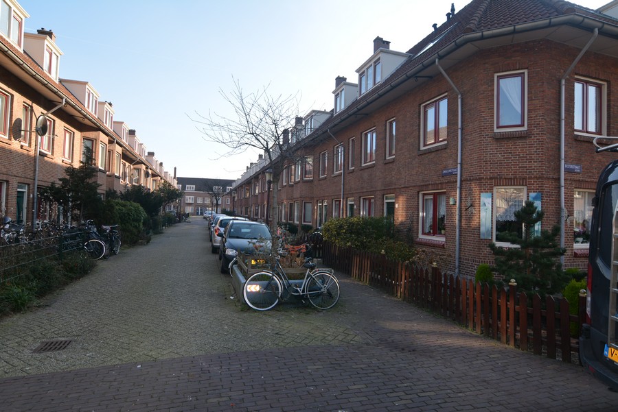 Zwaluwstraat vanaf Eksterstraat-2